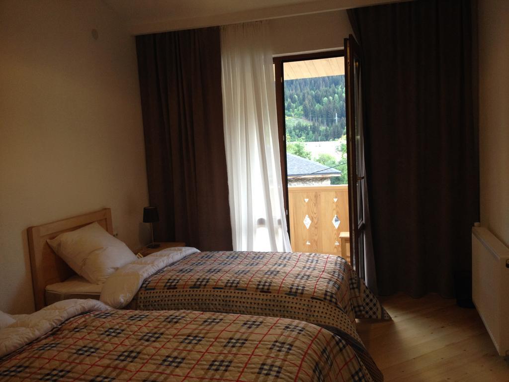 Bapsha Guesthouse Местия Екстериор снимка